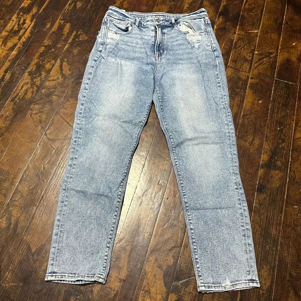 American Eagle 90’s mom jean 10 acid wash jeans
